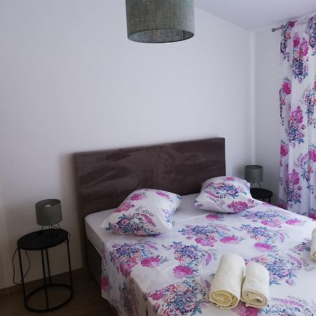 Apartments Triton Rogoznica  Eksteriør billede
