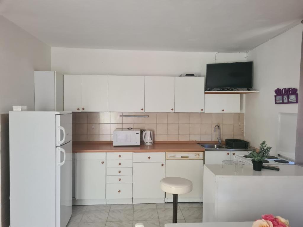 Apartments Triton Rogoznica  Eksteriør billede